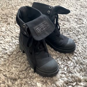 Cute army boots!